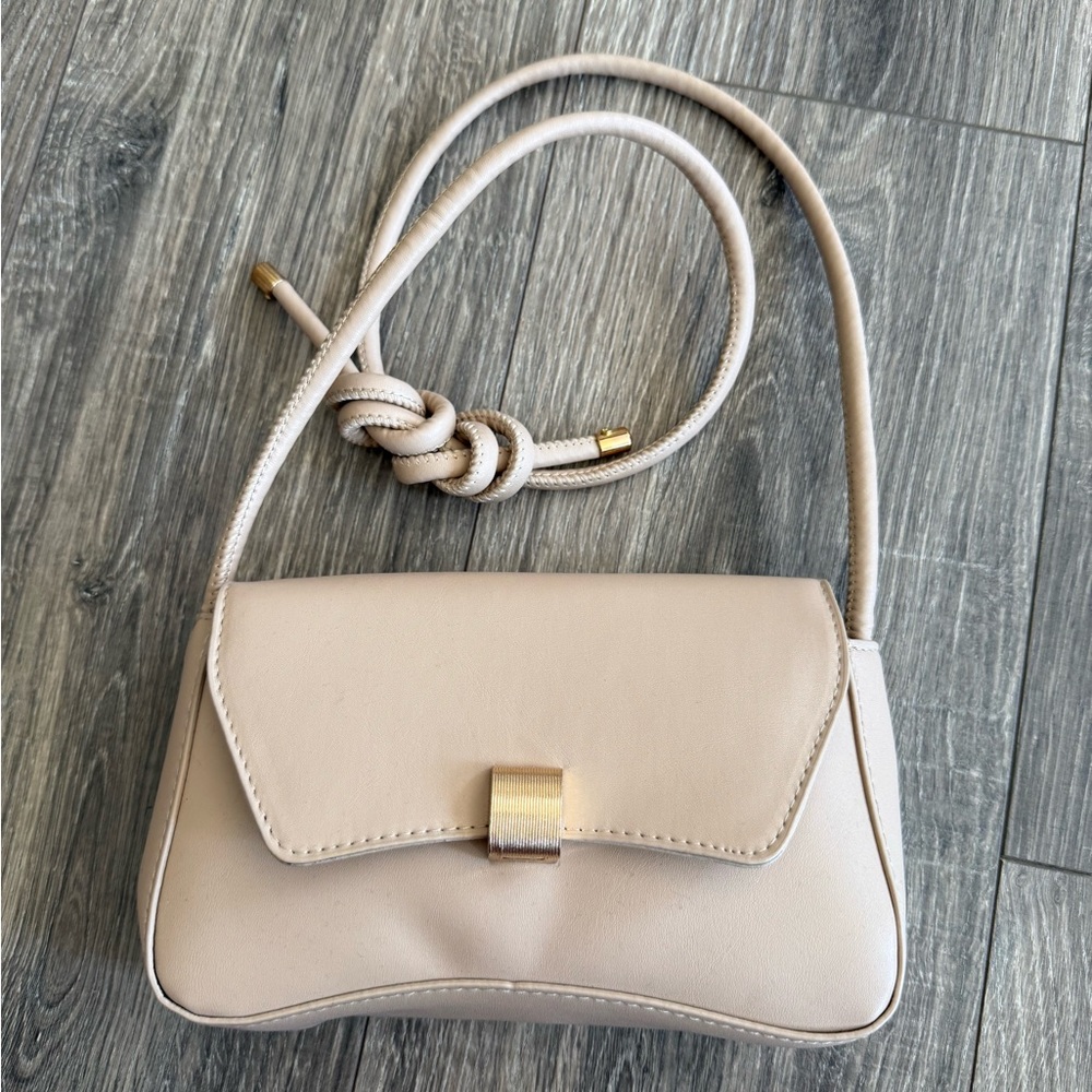 Cream Baguette Shoulder Bag with Gold Clasp